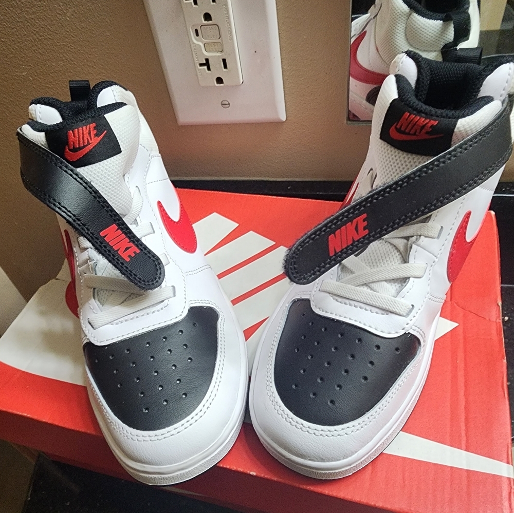 Nike Court Borough youth
